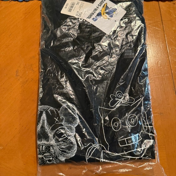 New In Bag Uniqlo Kaws Andy Warhol Graphic Robot Print T-Shirt Black White XXL - Picture 3 of 5